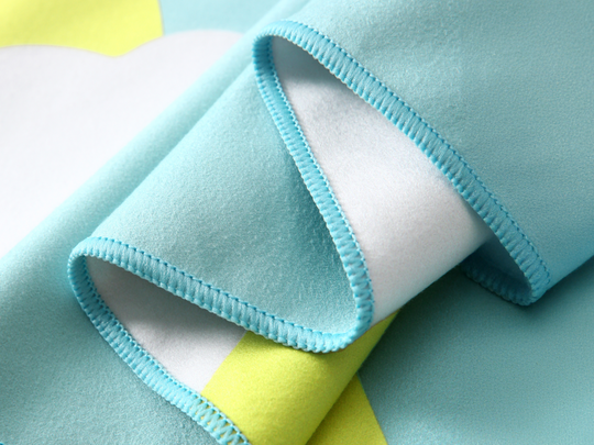 The Beach Towel (160×80 cm) – lightweight, quick-drying microfiber towel (Poodle Edition)
