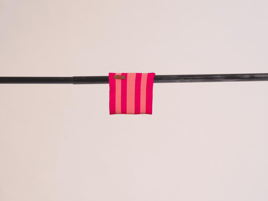 Neon Pink Hundeschal Glow Loop 2.0 – hochelastisch gestrickt, weich & sichtbar | lumiies®