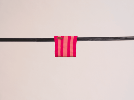 Neon Pink Hundeschal Glow Loop 2.0 – hochelastisch gestrickt, weich & sichtbar | lumiies®