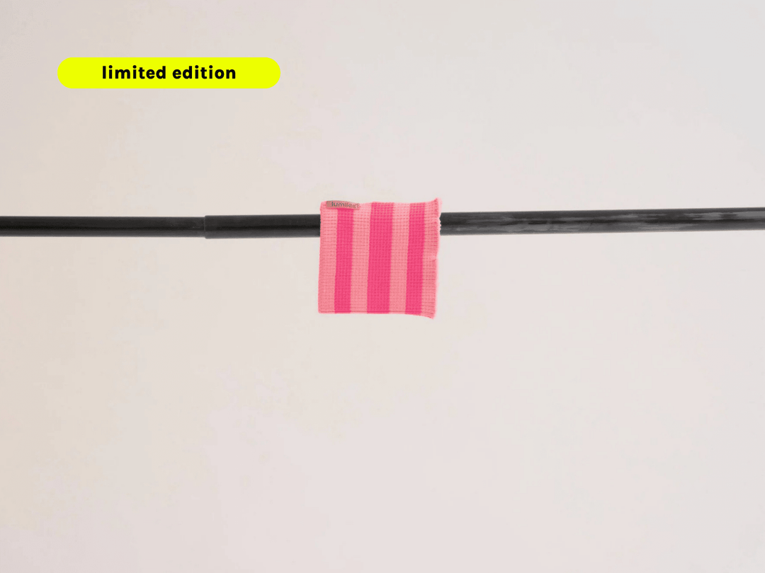 Neon Pink Hundeschal Glow Loop – elastisch, wärmend & extrem sichtbar. Perfekt für Dackel, Pudel, Chihuahua & Windhunde.