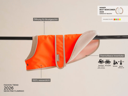 THE GLOW RAINCOAT mini - fit – Hundemantel für kleine Hunderassen und Dackel in Neonorange - lumiies - high visibility