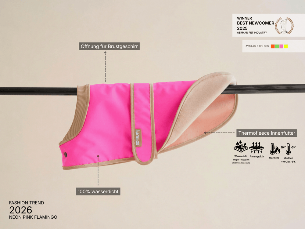 THE GLOW RAINCOAT mini - fit – Hundemantel für kleine Hunderassen und Dackel in Neonpink - lumiies - high visibility