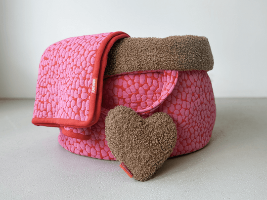 THE STUDIO NEST – mobiles Hundebett & Schlafsack für kleine Hunde - lumiies - high visibility