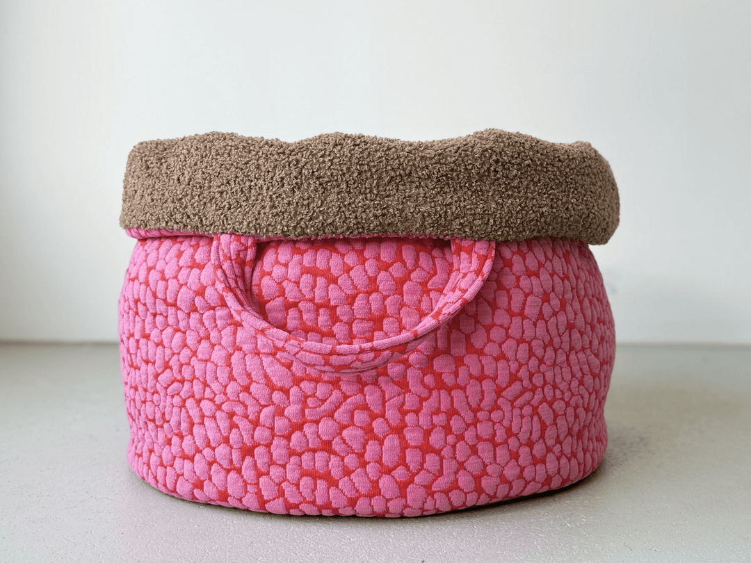 THE STUDIO NEST – mobiles Hundebett & Schlafsack für kleine Hunde - lumiies - high visibility