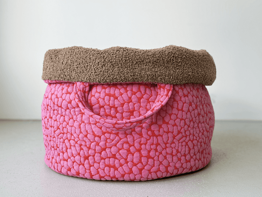 THE STUDIO NEST – mobiles Hundebett & Schlafsack für kleine Hunde - lumiies - high visibility